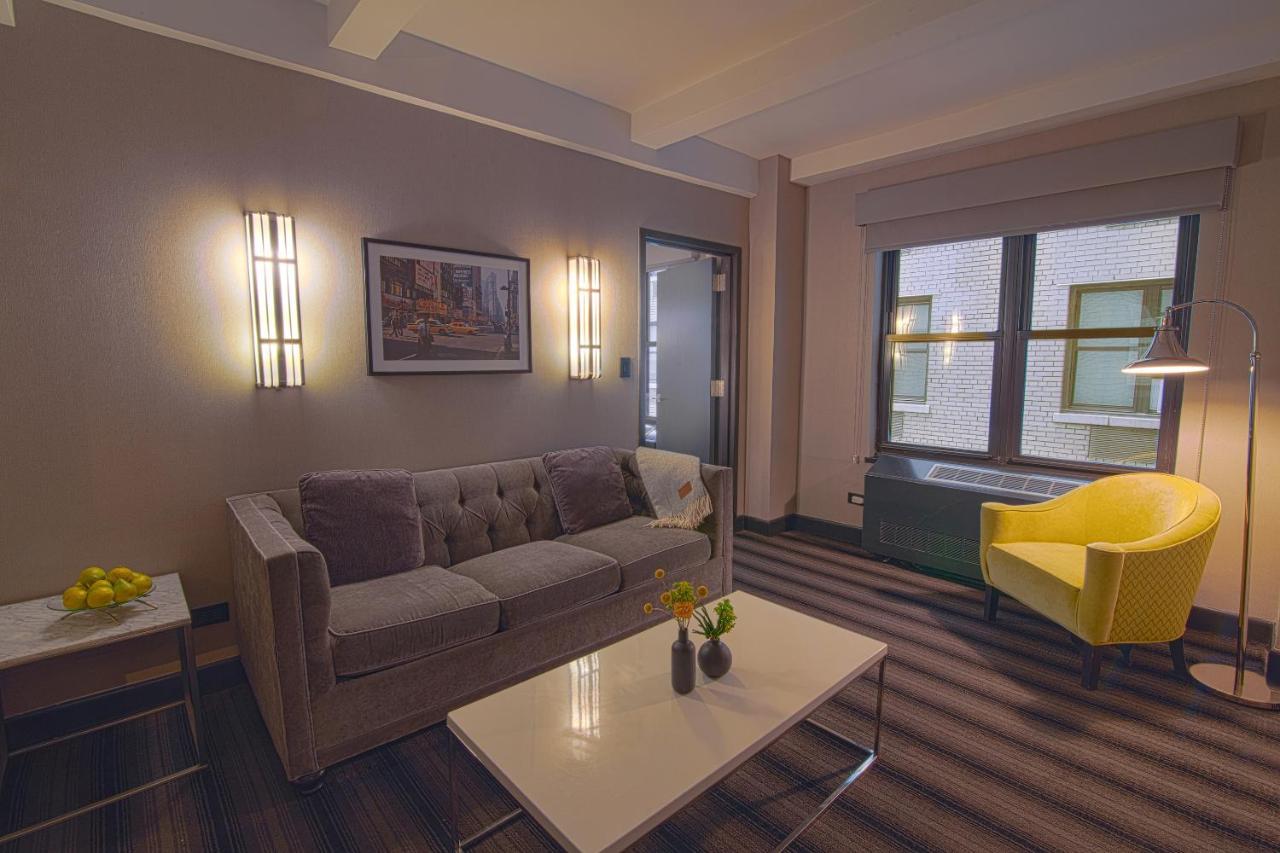 Signature Suite 1 King Bed,1557036721:JPEG