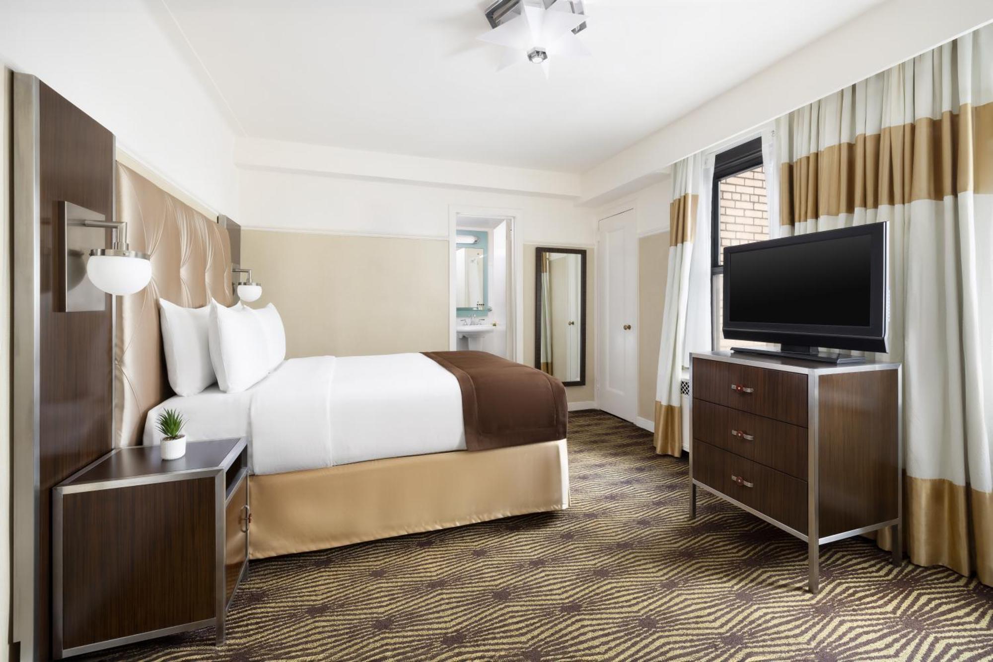 Standard Queen Room