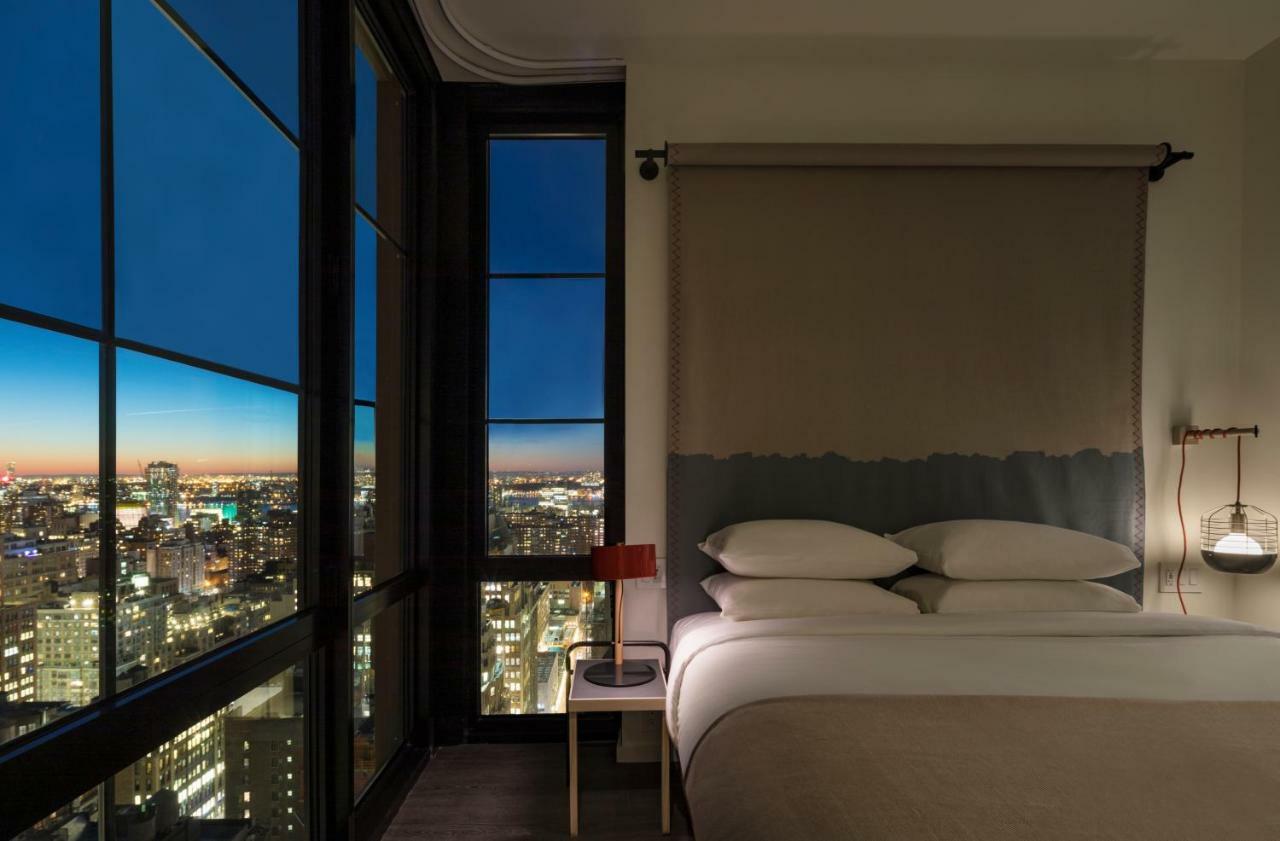 Chambre Lit King-Size avec Douche à Transfert - Accessible aux Personnes à Mobilité Réduite - Vue sur Ville