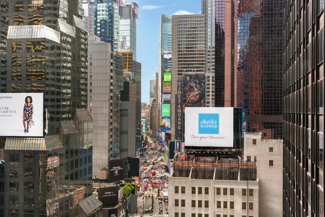 Social Deluxe Times Square King Ball Drop View